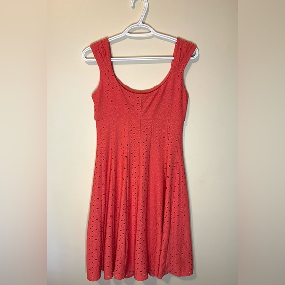 Size 4 Dress. Coral colour. Fully lined. Beautiful! - Picture 4 of 5